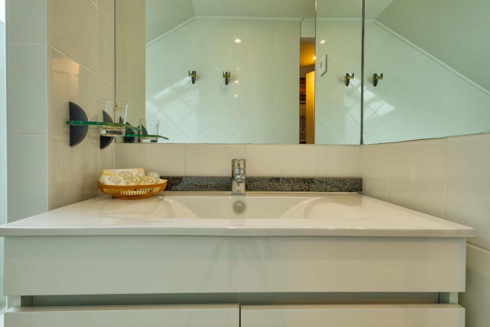 Adore Portugal Coimbra Guest House Экстерьер фото