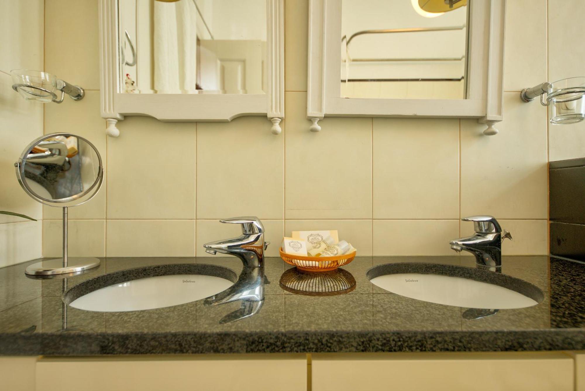Adore Portugal Coimbra Guest House Экстерьер фото
